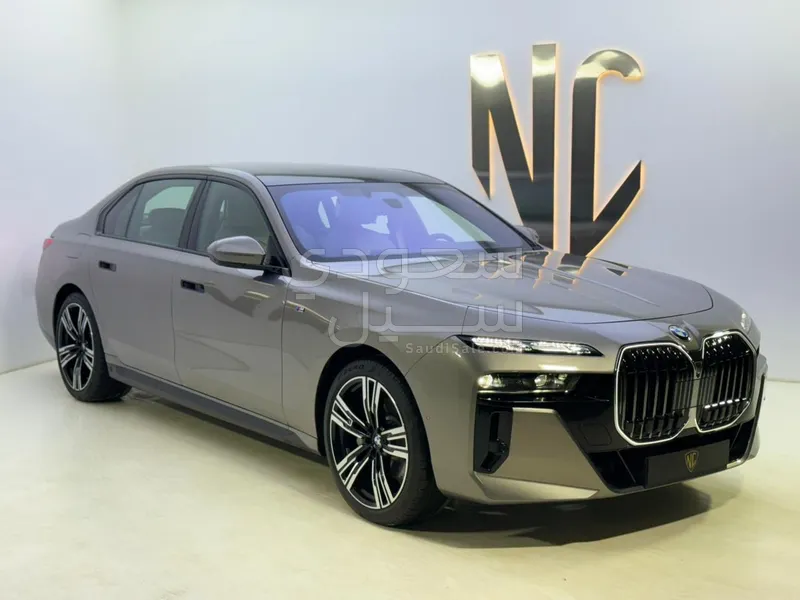 2026 بي ام دبليو الفئة السابعة 735أي