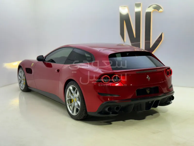2017 فيراري جي تي سي 4 لوسو