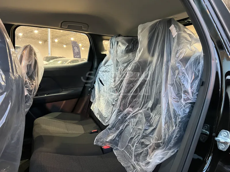 2025 نيسان كيكس اس في