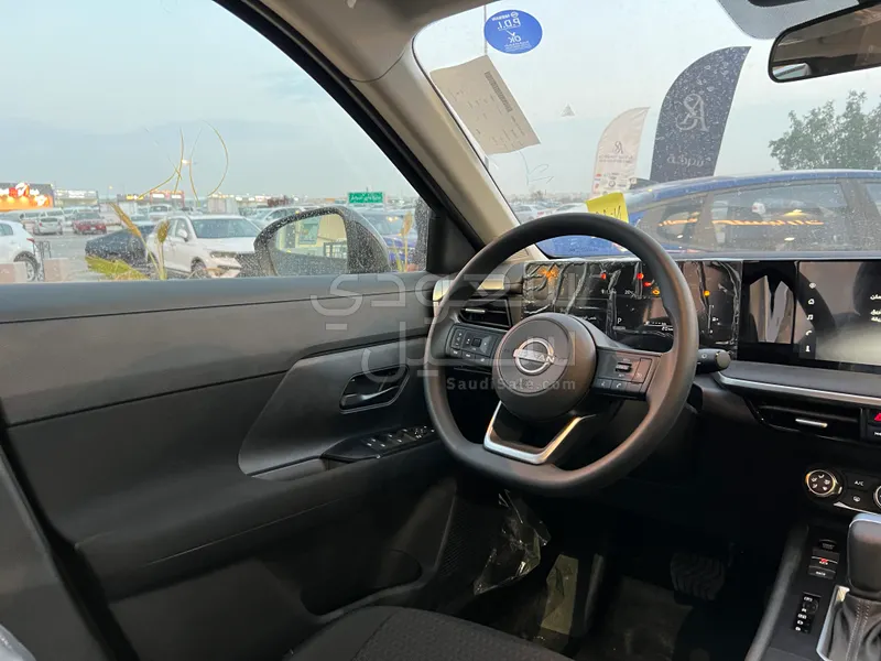 2025 نيسان كيكس اس في