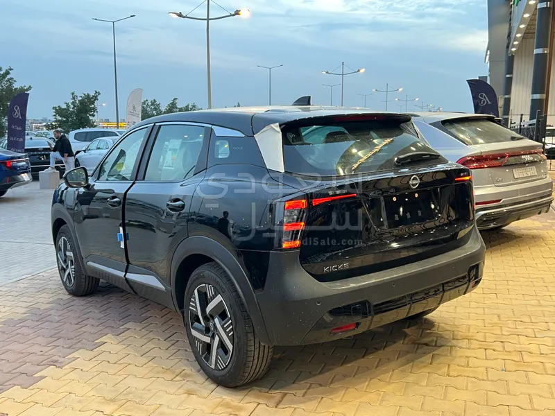 2025 نيسان كيكس اس في