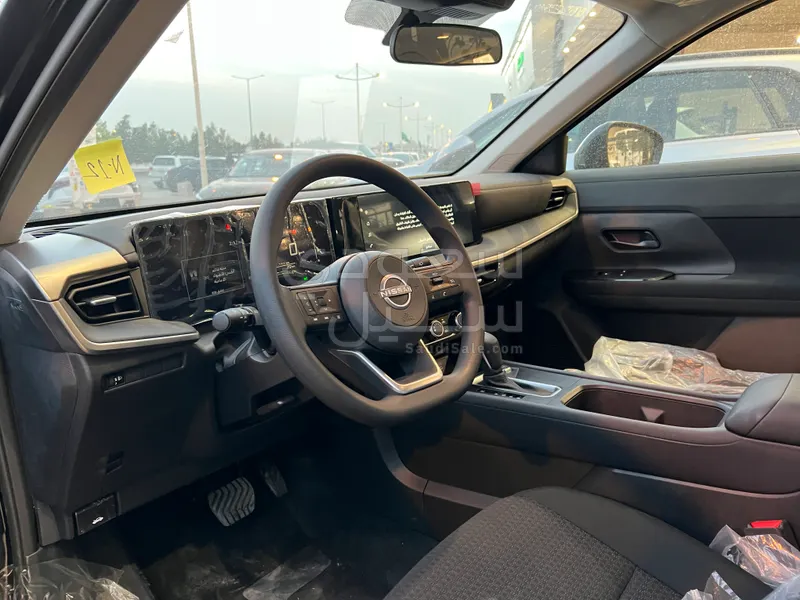 2025 نيسان كيكس اس في