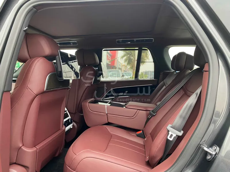 2025 لاند روفر رينج روفر اوتوبيوغرافي