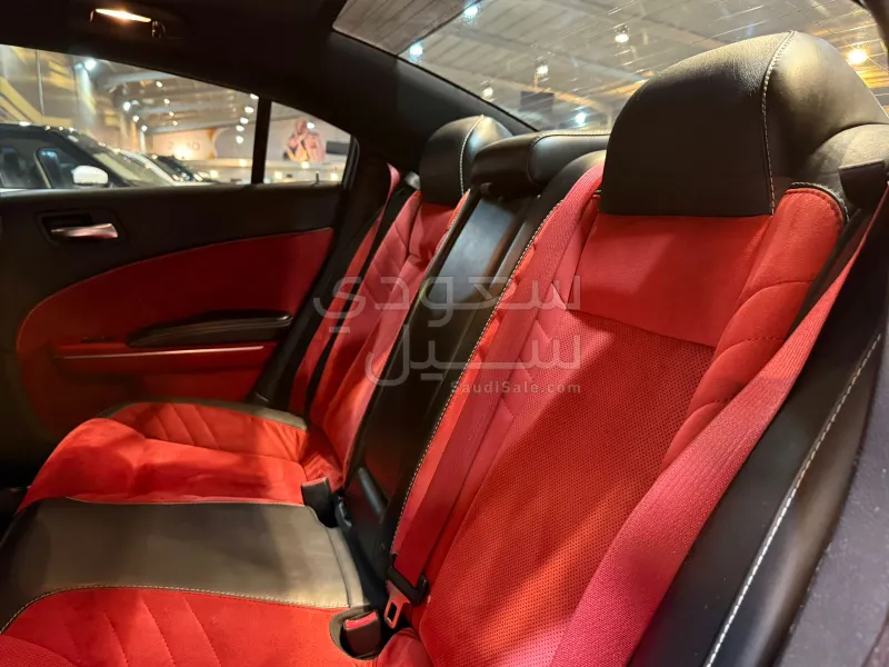 2015 دودج تشارجر اس ار تي