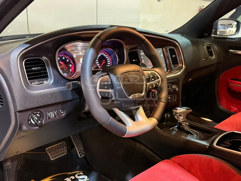 2015 دودج تشارجر اس ار تي