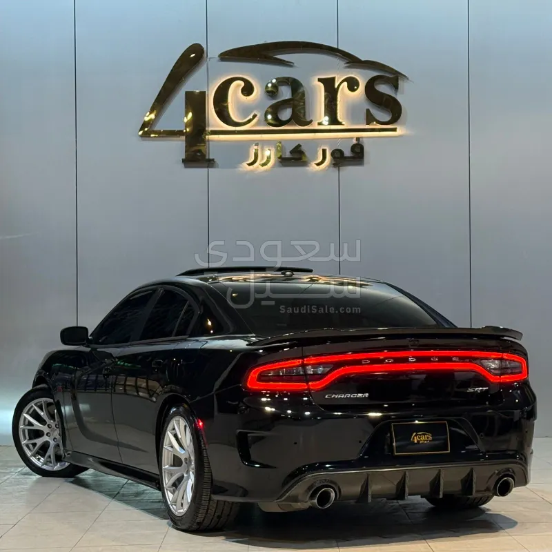 2015 دودج تشارجر اس ار تي