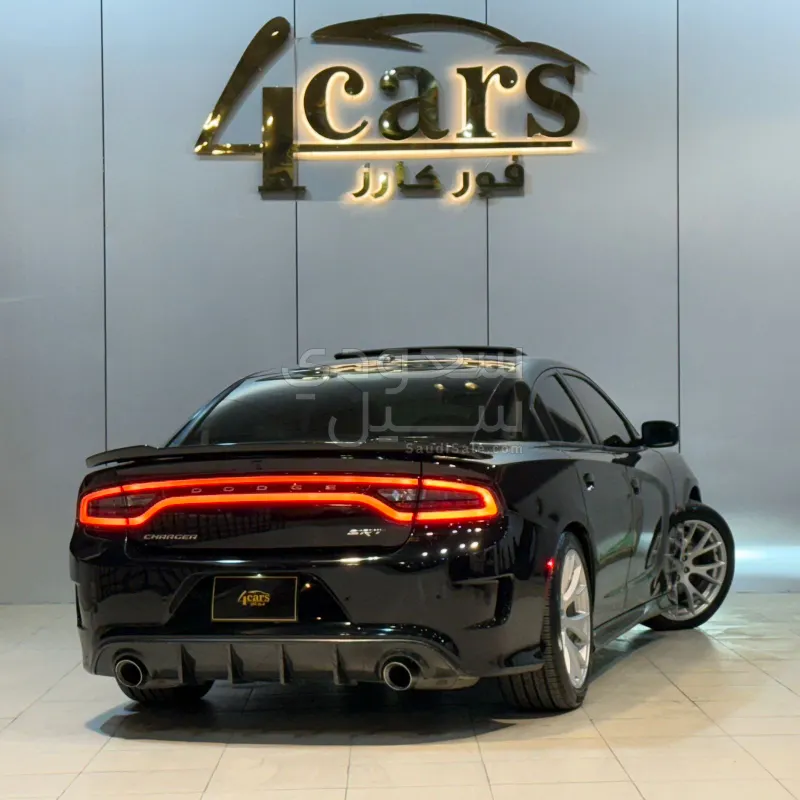 2015 دودج تشارجر اس ار تي