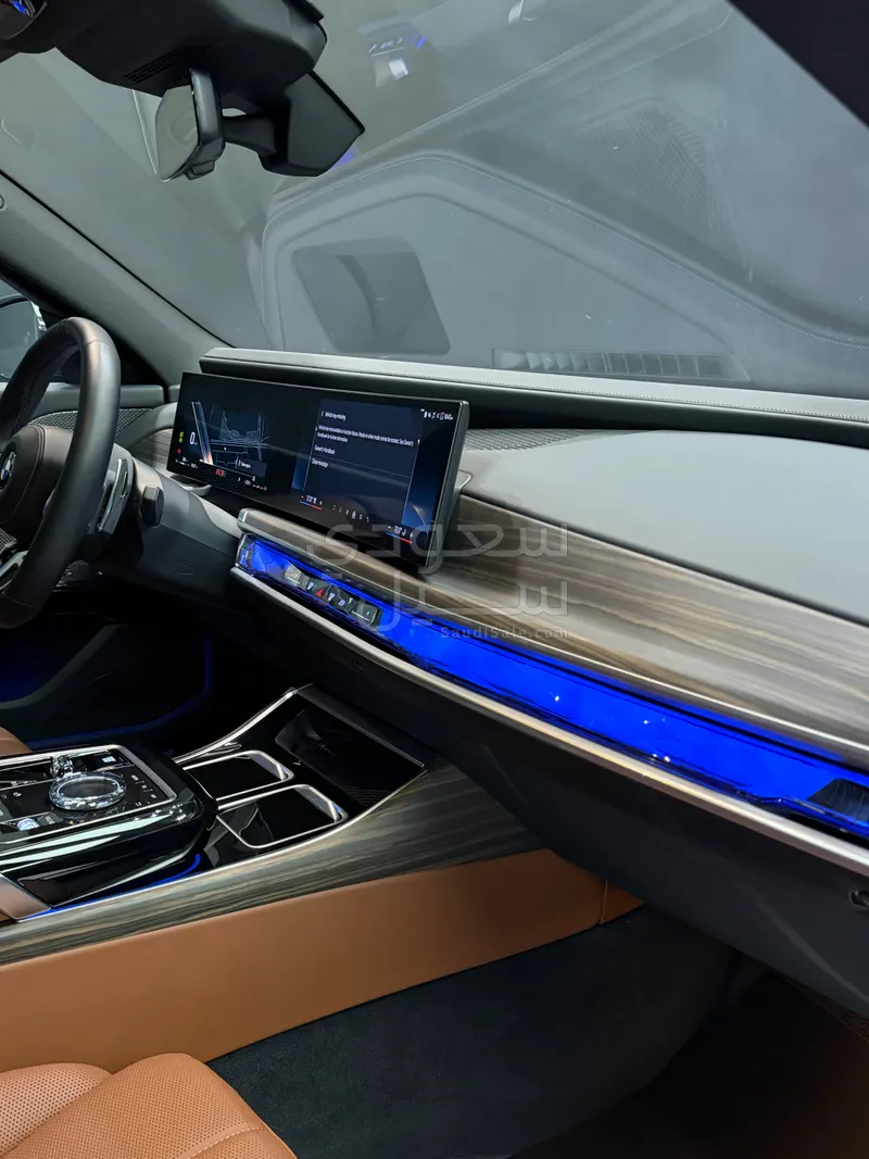 2025 بي ام دبليو الفئة السابعة 735أي