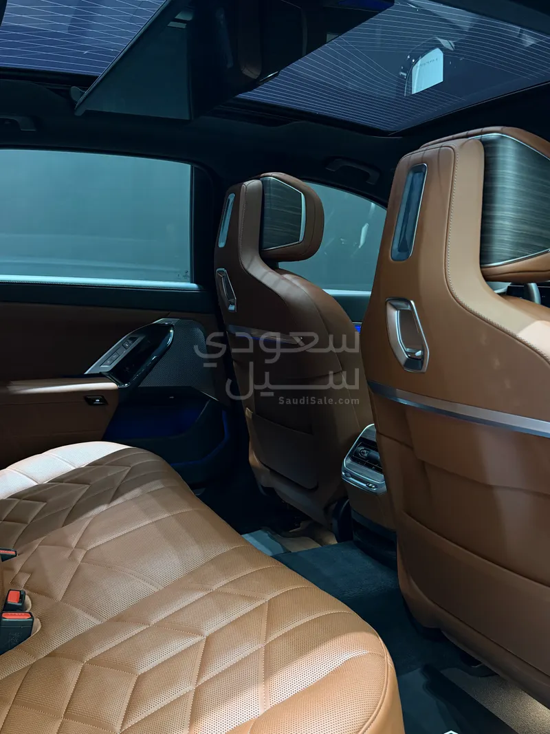 2025 بي ام دبليو الفئة السابعة 735أي