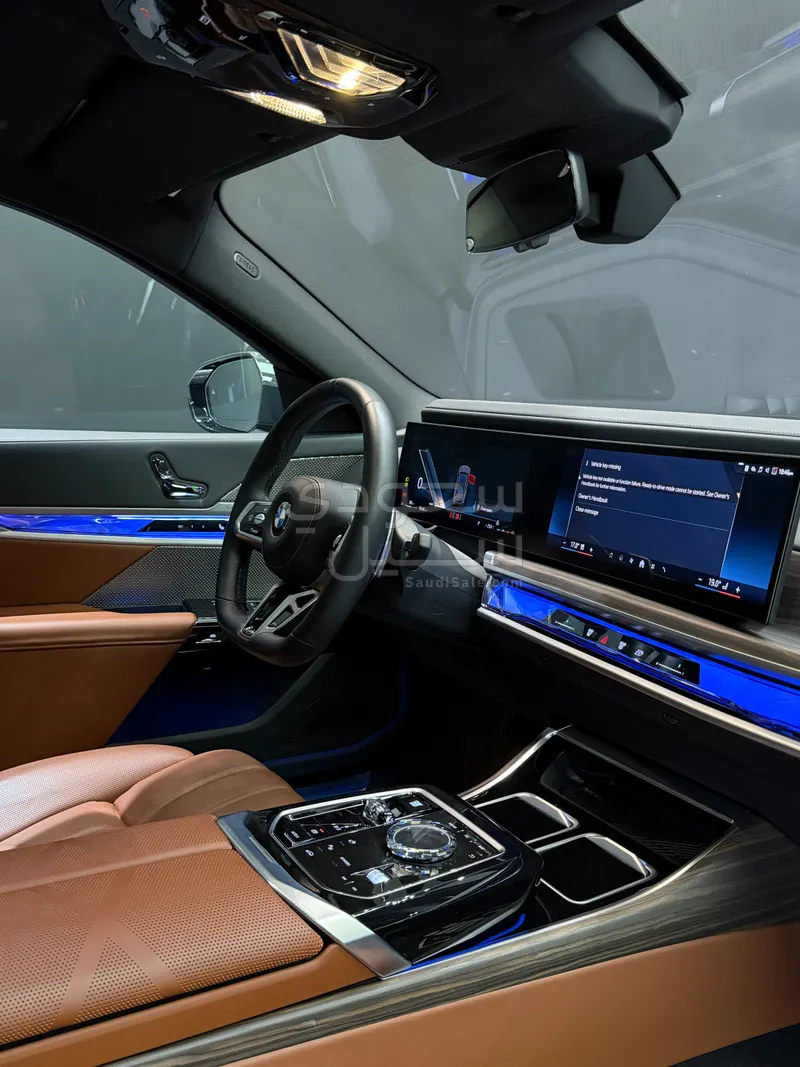 2025 بي ام دبليو الفئة السابعة 735أي