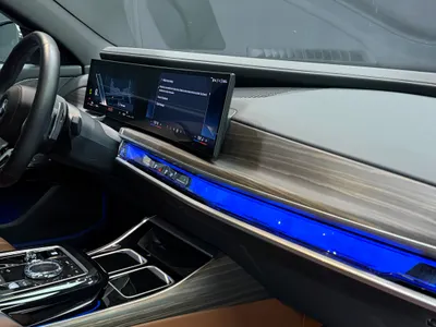 2025 بي ام دبليو الفئة السابعة 735أي