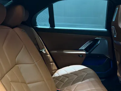 2025 بي ام دبليو الفئة السابعة 735أي