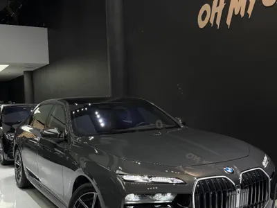 2025 بي ام دبليو الفئة السابعة 735أي