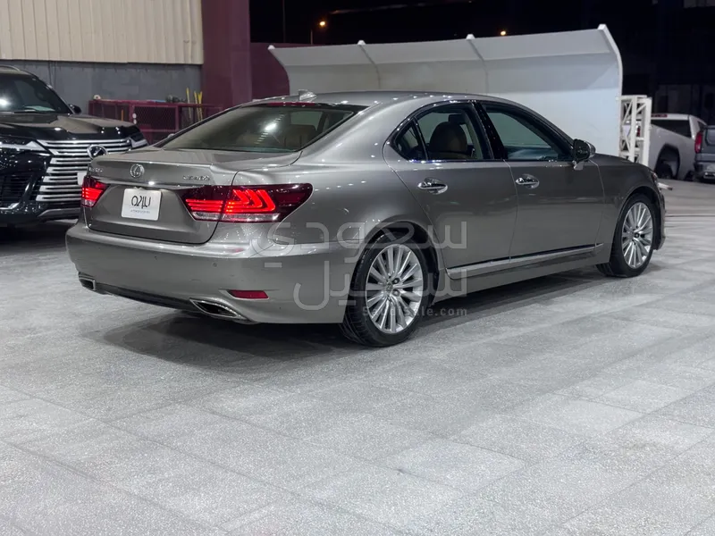 2015 لكزس إل إس 460