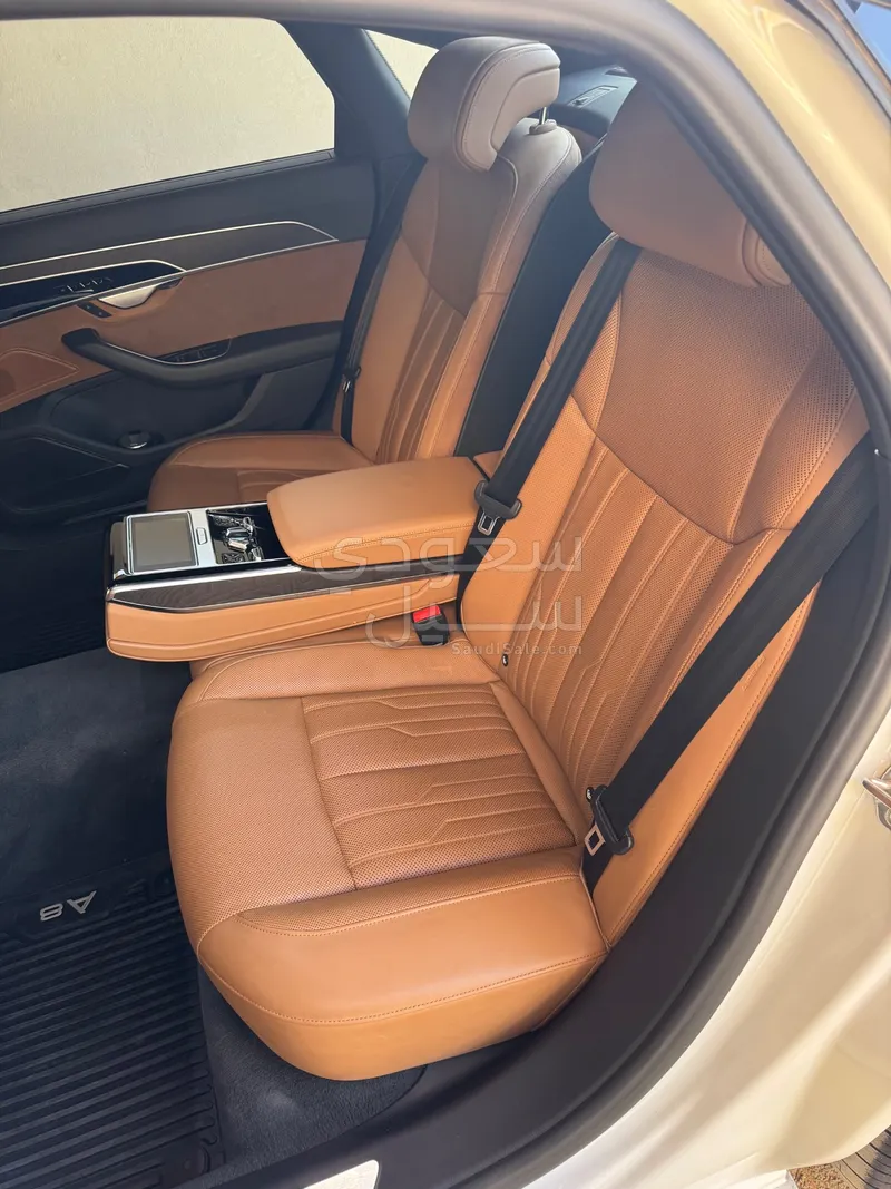 2018 اودي اي 8 ال 55تي اف اس أي