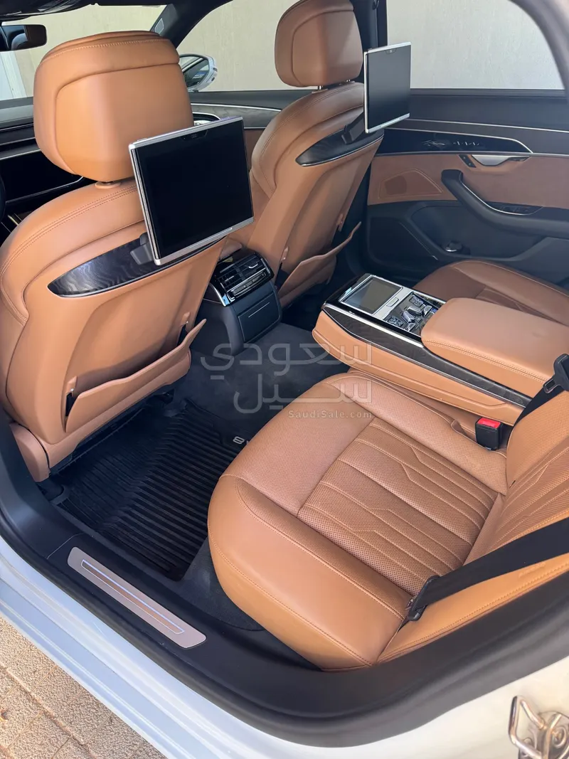 2018 اودي اي 8 ال 55تي اف اس أي