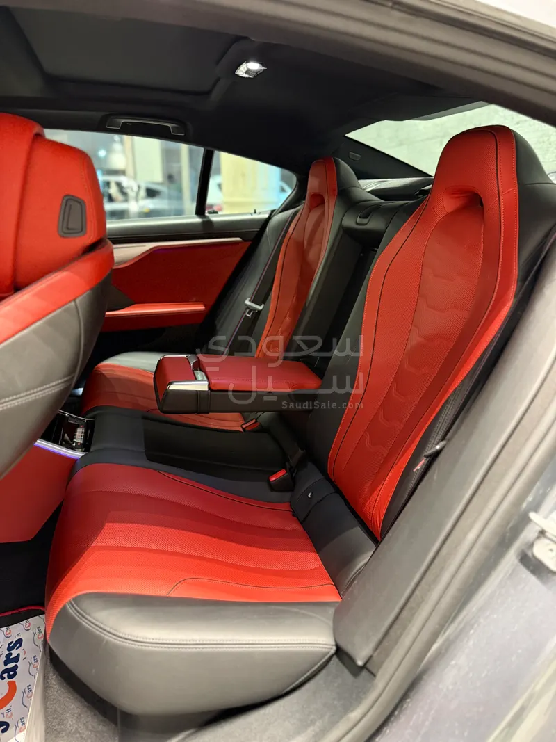 2021 بي ام دبليو الفئة الثامنة إم 850 أي