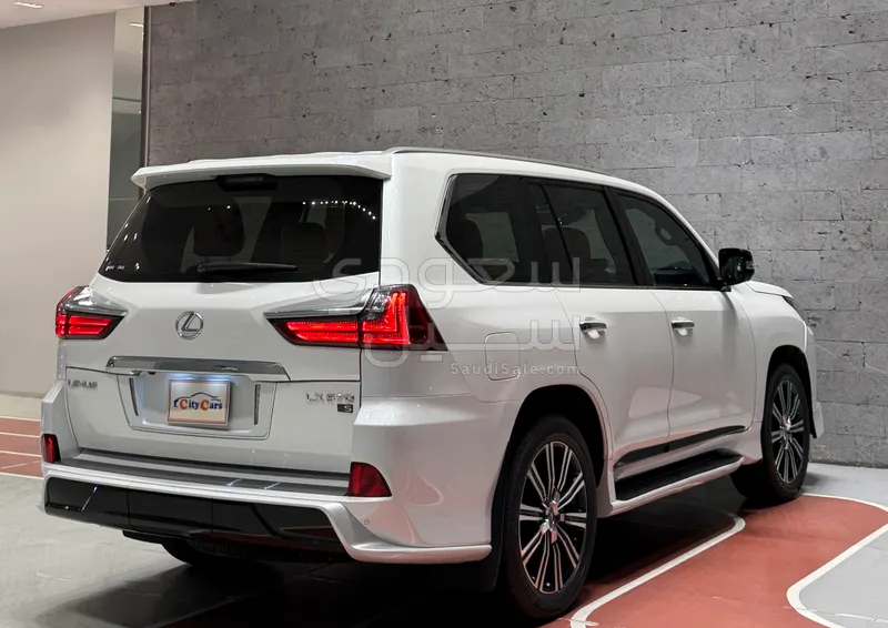 2020 لكزس إل إكس 570