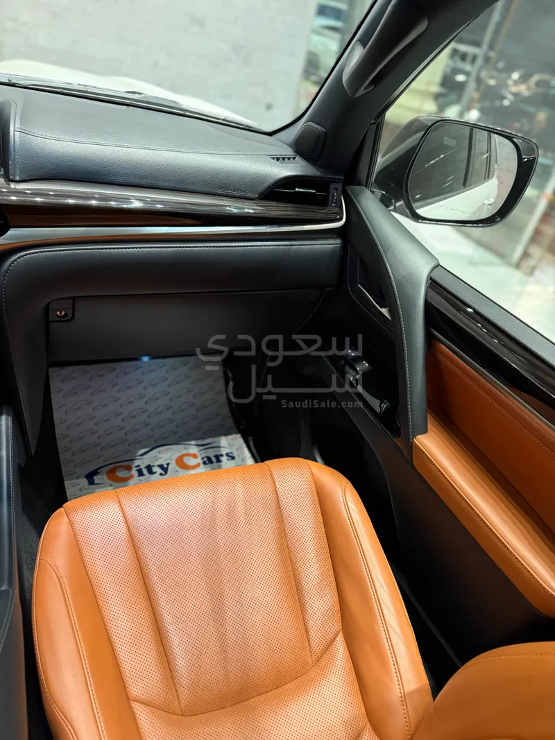 2020 لكزس إل إكس 570