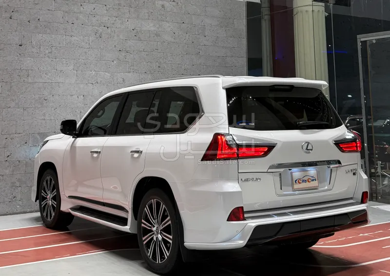 2020 لكزس إل إكس 570