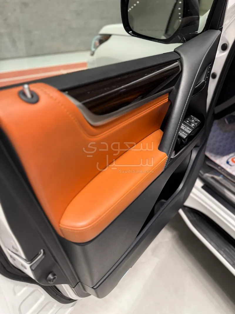 2020 لكزس إل إكس 570