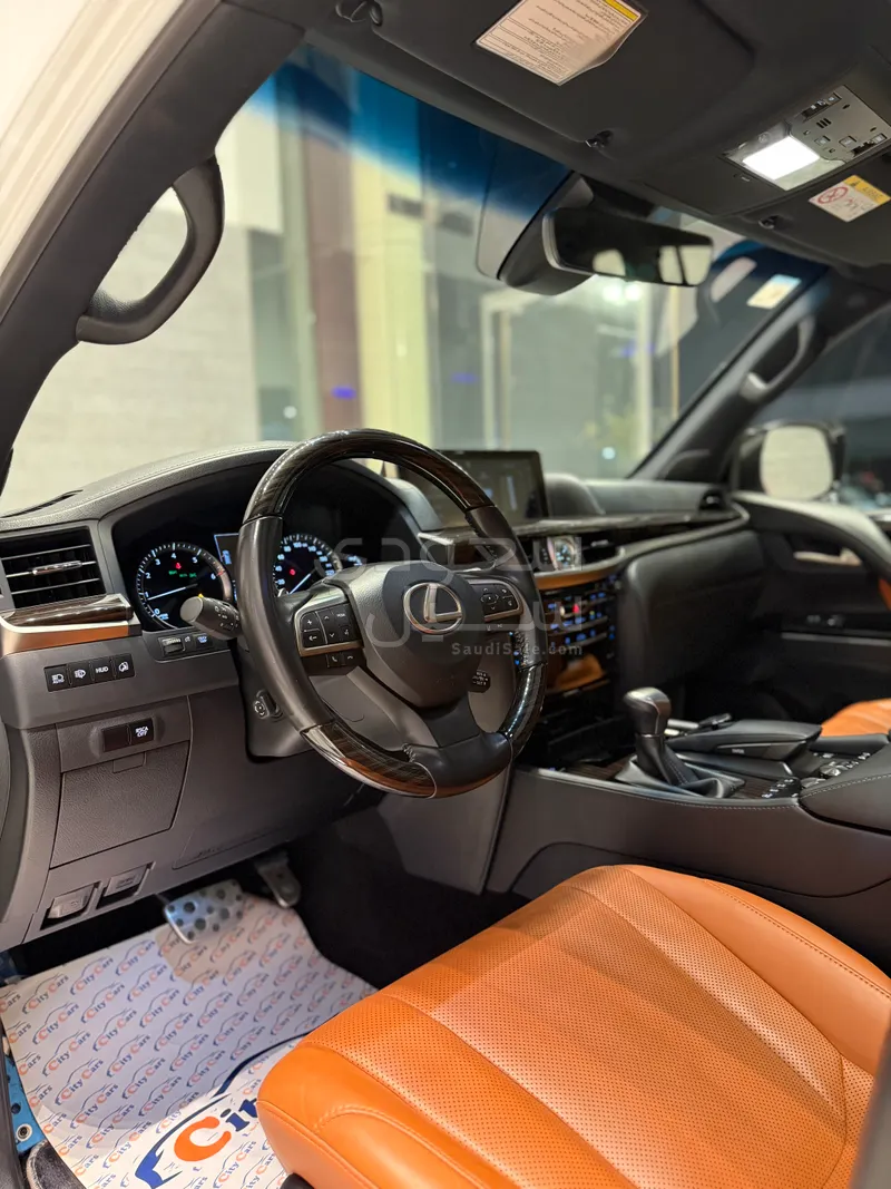 2020 لكزس إل إكس 570