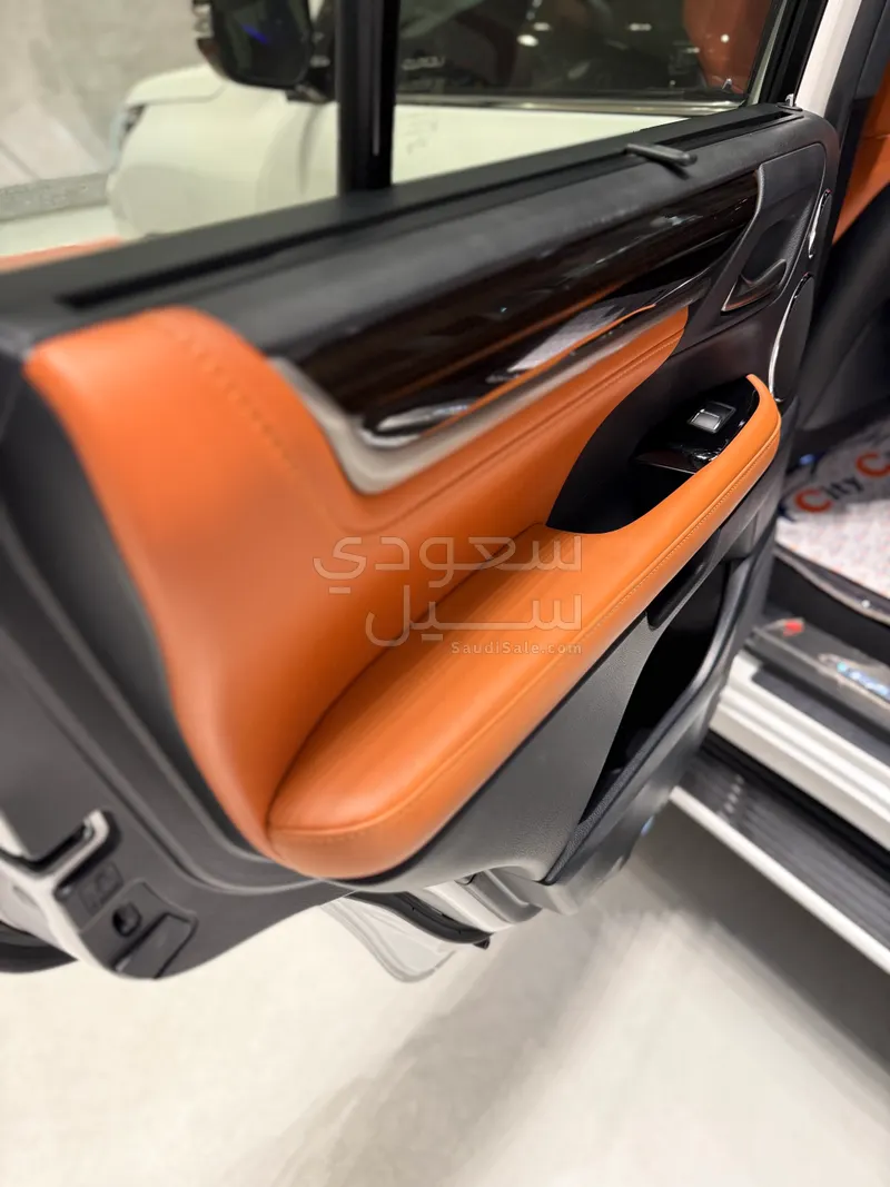 2020 لكزس إل إكس 570