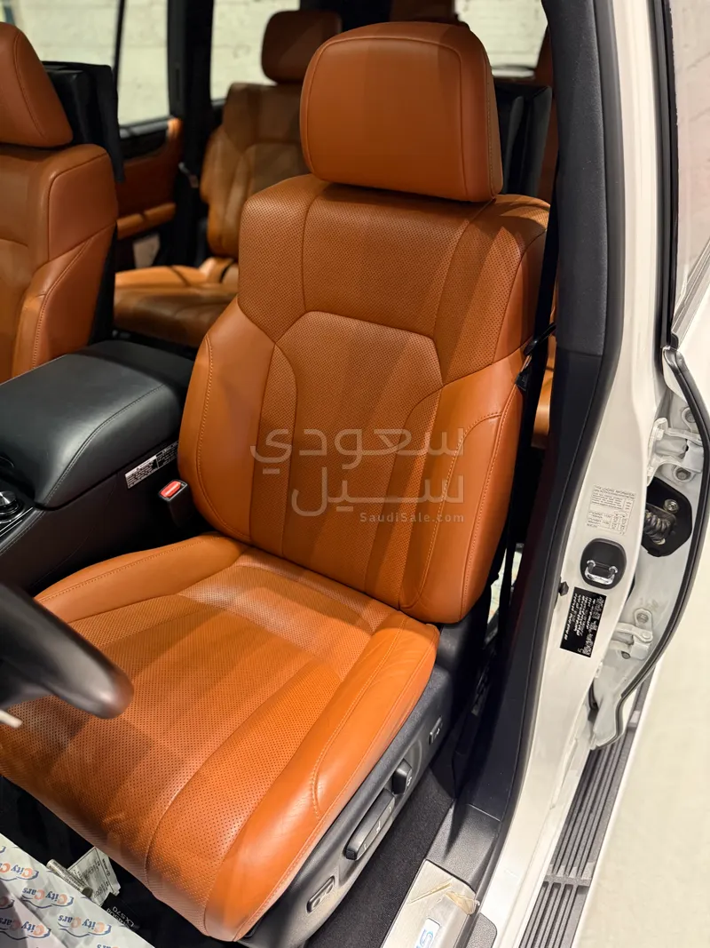 2020 لكزس إل إكس 570