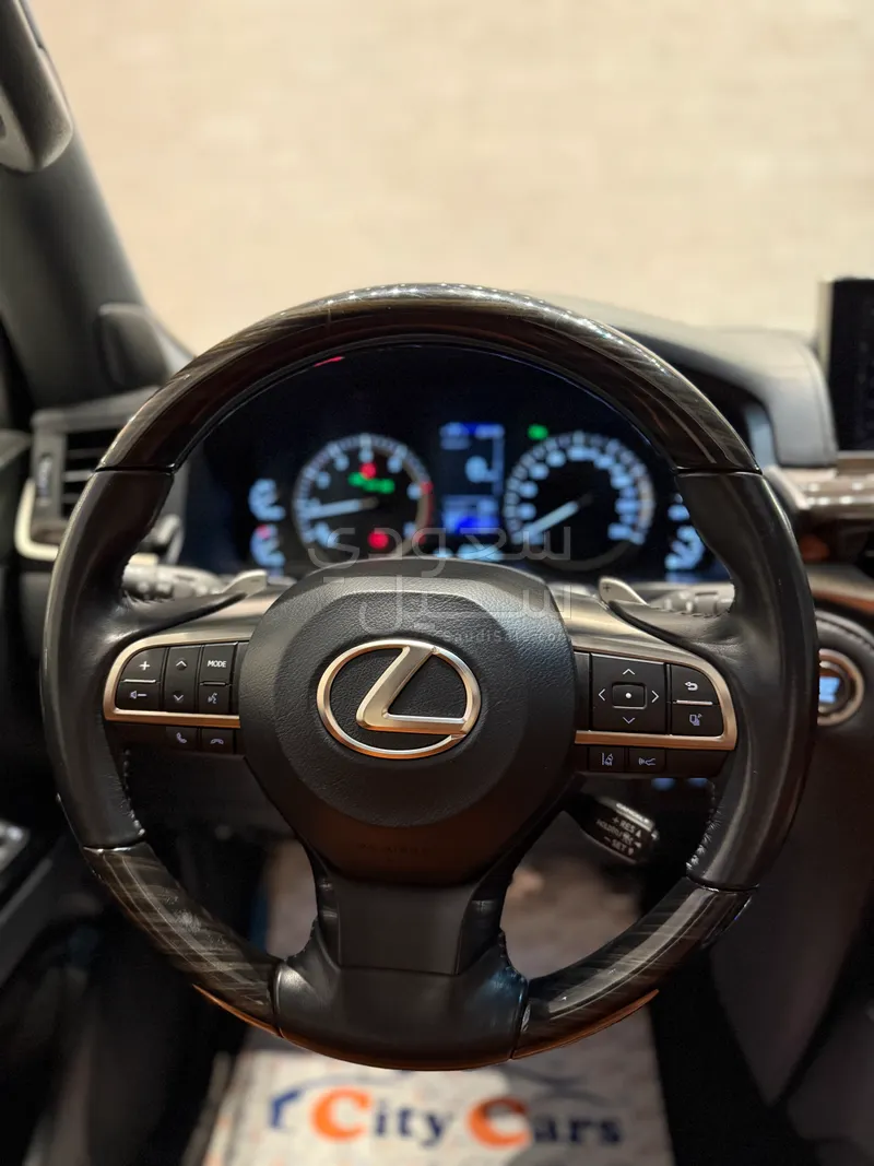 2020 لكزس إل إكس 570