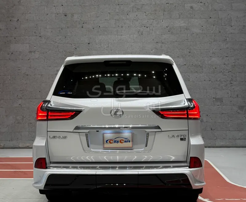 2020 لكزس إل إكس 570