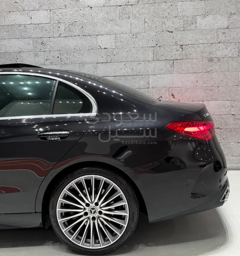 2023 مرسيدس - بنز سي 300