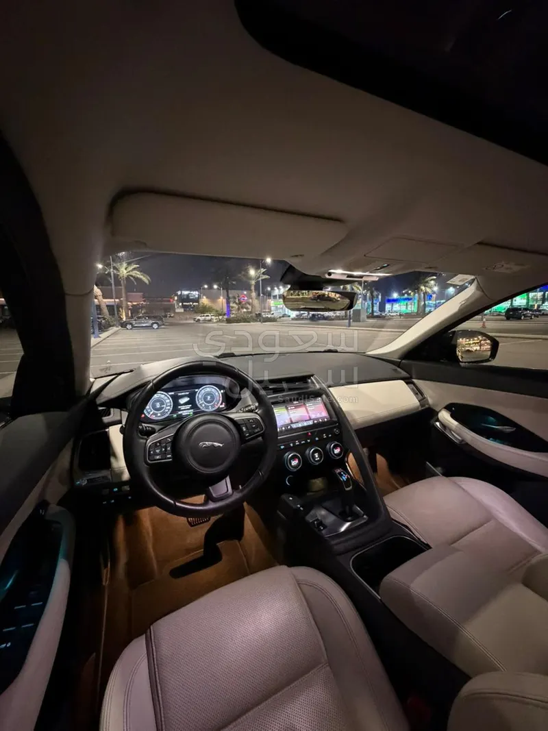 2020 جاكوار اي-بيس