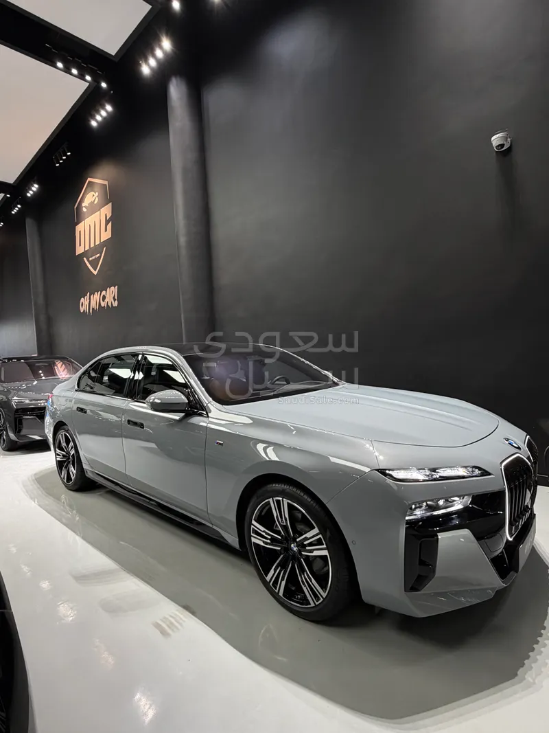 2026 بي ام دبليو الفئة السابعة 735أي