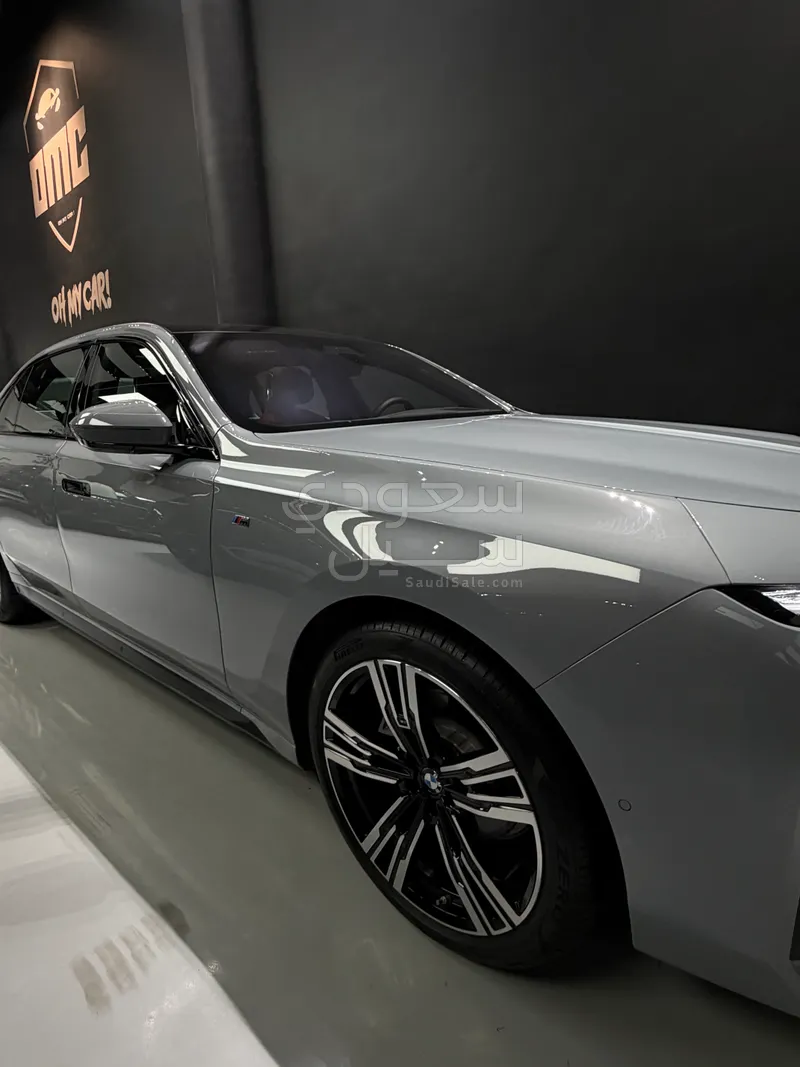 2026 بي ام دبليو الفئة السابعة 735أي