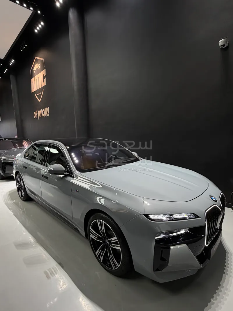 2026 بي ام دبليو الفئة السابعة 735أي