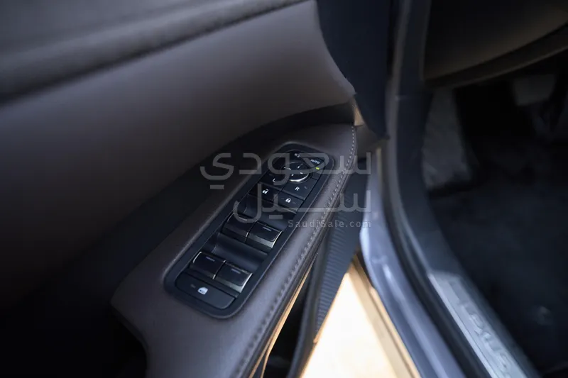 2023 لكزس أر إكس 350إل