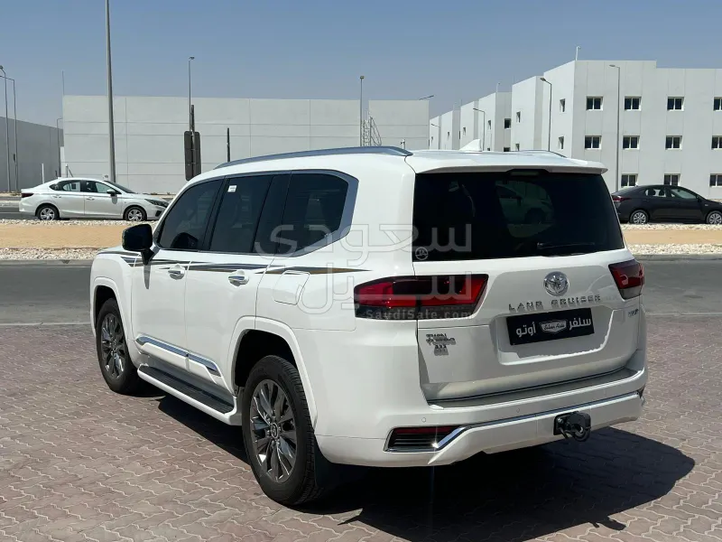 2024 Toyota Land Cruiser VXR