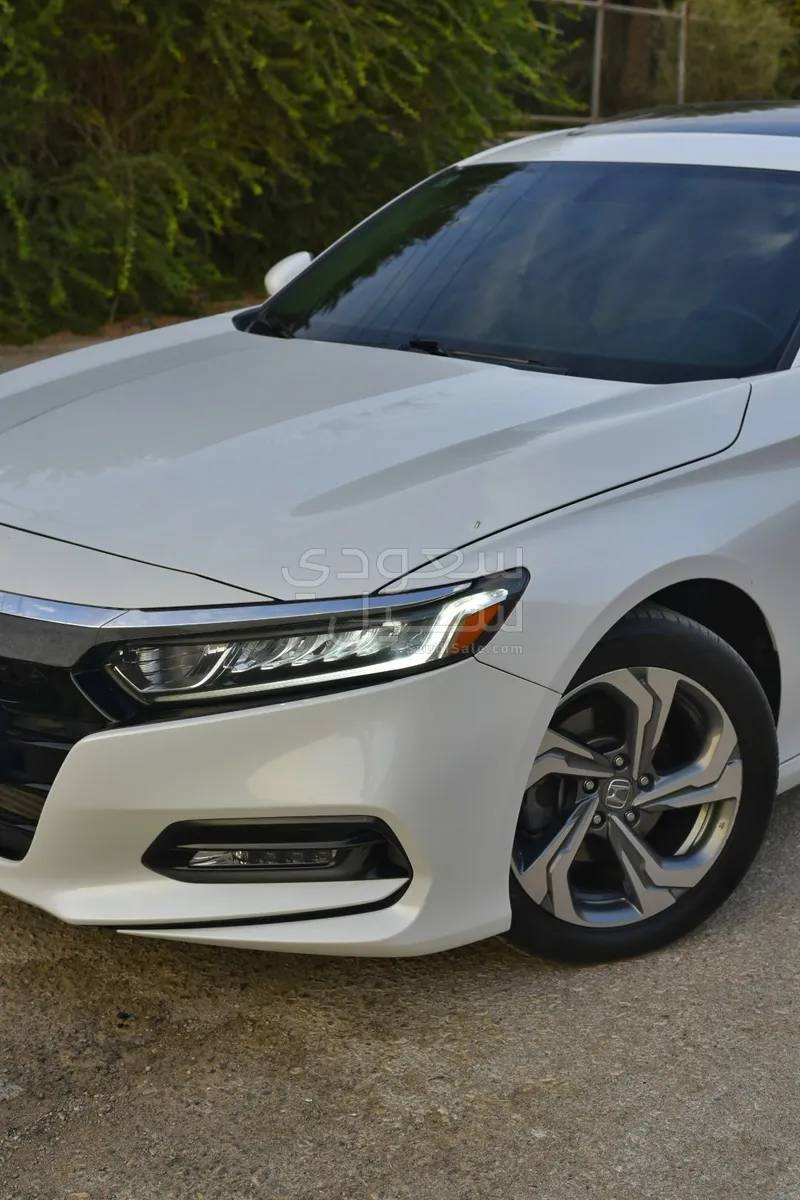 2019 هوندا اكورد اي اكس ال