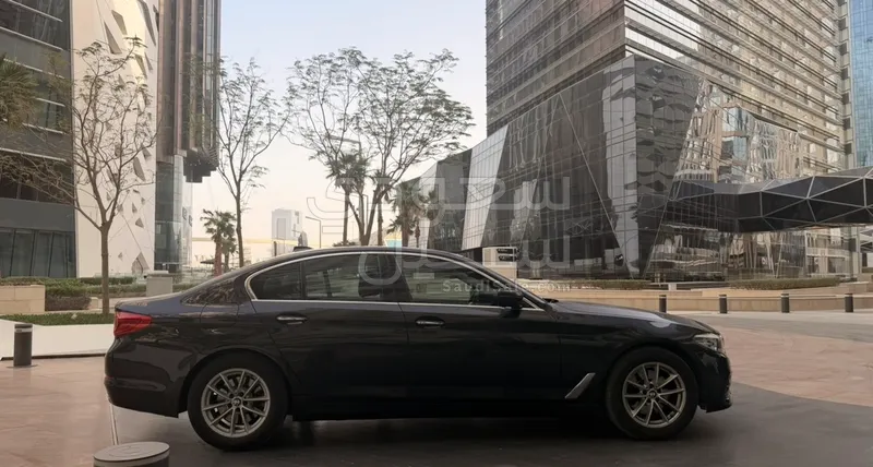 2019 BMW 5 Series 520i