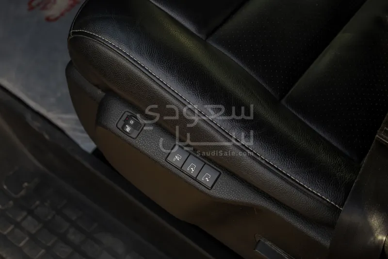 2024 بيجو ترافلر