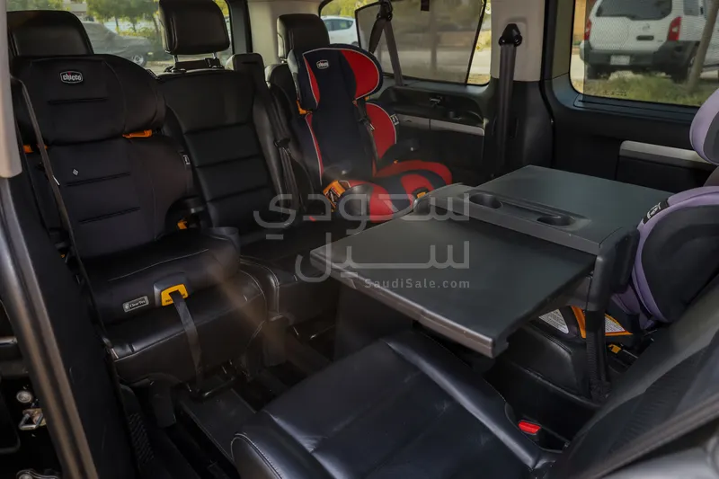 2024 بيجو ترافلر