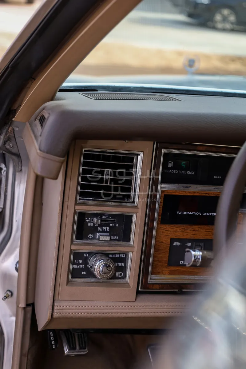 1981 كاديلاك سيفيل