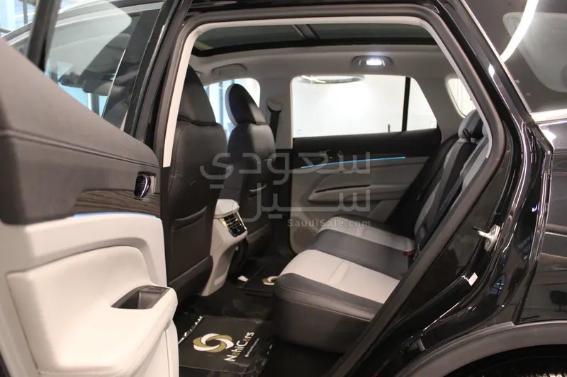 2024 فورد تيريتوري تيتانيوم بلس