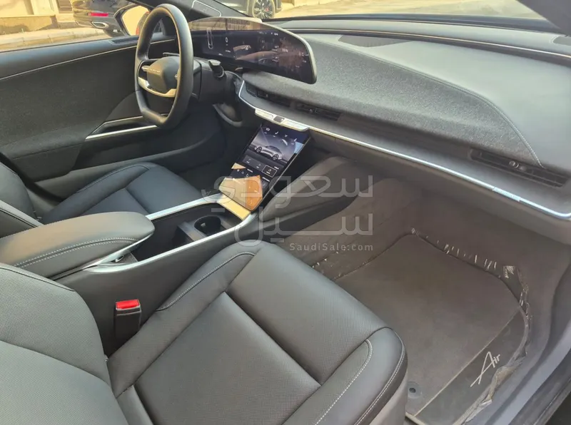 2024 لوسيد اير بيور