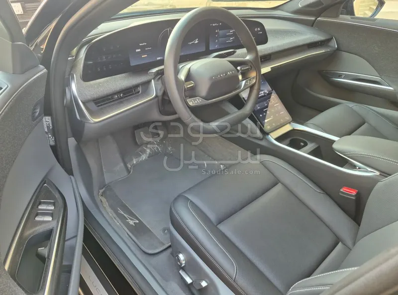 2024 لوسيد اير بيور