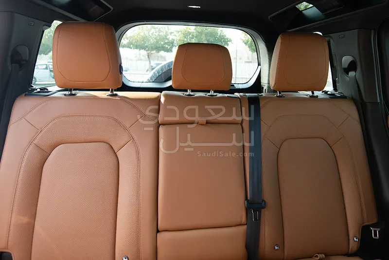 2024 لاند روفر ديفيندر 110