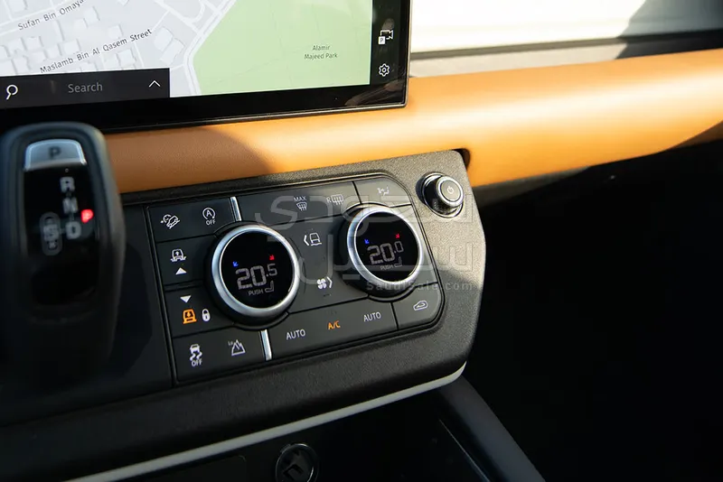 2024 لاند روفر ديفيندر 110