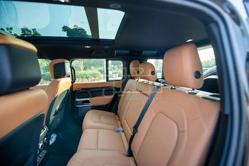 2024 لاند روفر ديفيندر 110