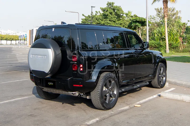 2024 لاند روفر ديفيندر 110