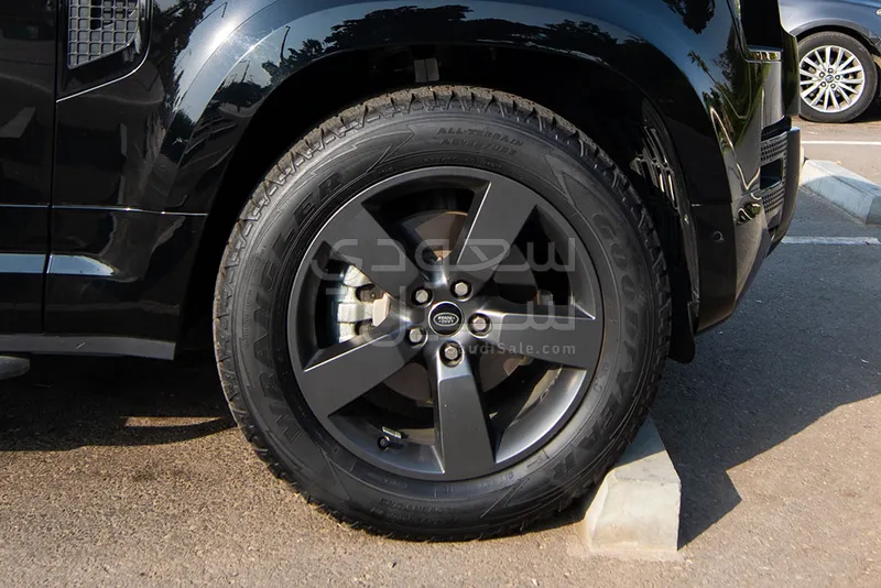 2024 لاند روفر ديفيندر 110